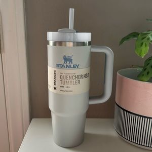 Brand New Stanley Quencher H2.0 Tumbler 30oz (.88L) in Fog